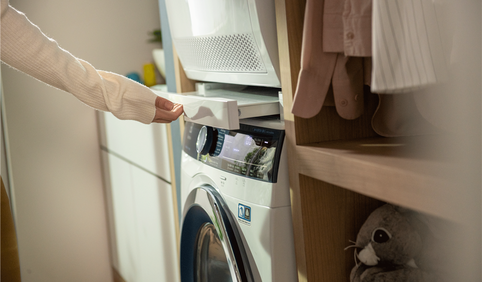 Easy-to-grip moulded handle